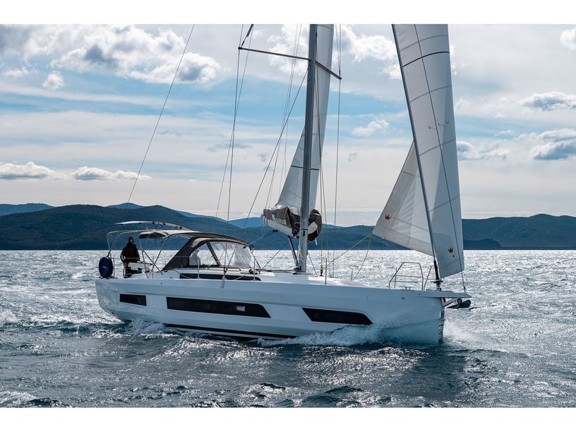 Piombino Segelboot 4 Kabine 10 Liegeplätze 10 Gäste 12.75 m Nummer des Inserats: #27109