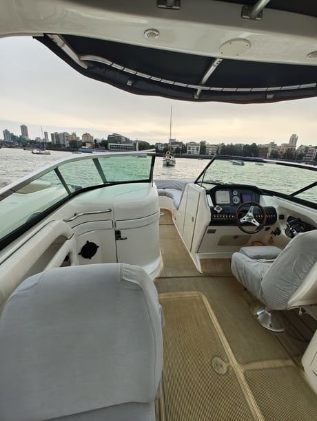 Mumbai Motorboat   10 guests 9.5 m Listing Number: #27121 4