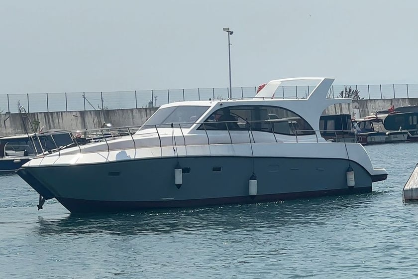 Halic Yacht a motore  cuccette 4  8  ospiti 14 m Numero dell'inserzione: #27122