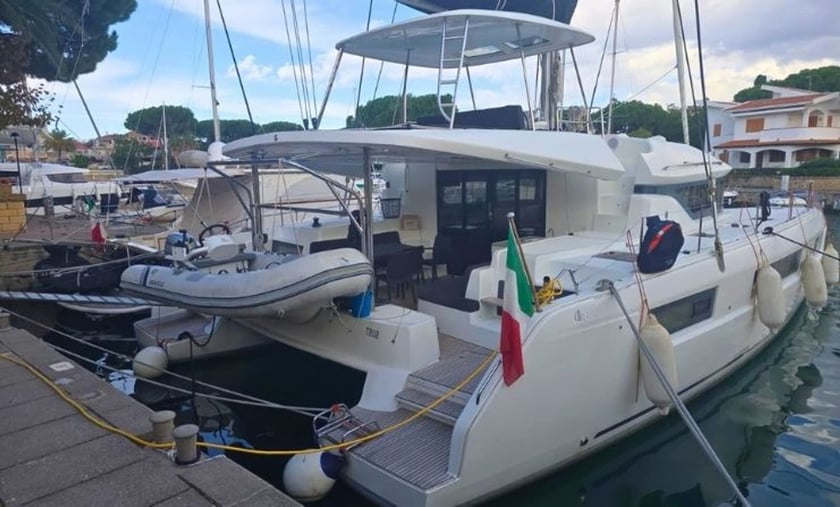 Olbia Catamarán Cabina 6  12  literas 12  invitados 14.75 m Número de anuncio: #27127 5