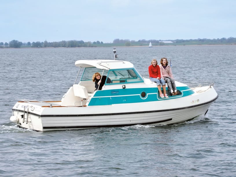 Rechlin Motorboot Cabine 1  2  slaapplaatsen 4  gasten 7.5 m Lijstnummer: #27134