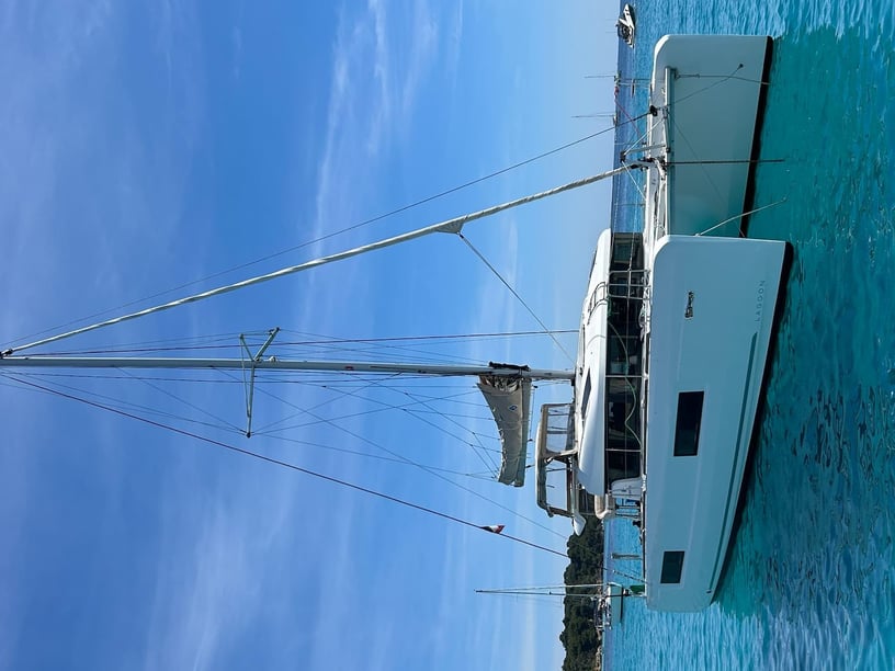 Hyères Katamaran 4 Kabine 10 Liegeplätze 10 Gäste 11.74 m Nummer des Inserats: #27136 3