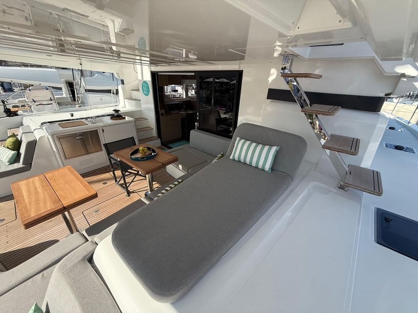 Salerno Catamarán Cabina 6  12  literas 12  invitados 16.56 m Número de anuncio: #27145 4