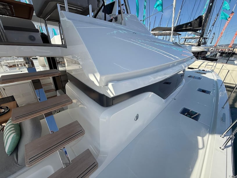 Salerno Catamarán Cabina 6  12  literas 12  invitados 16.56 m Número de anuncio: #27145 5