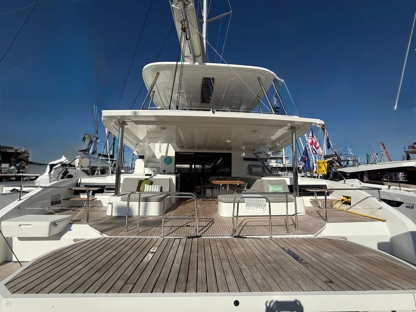 Salerno Catamarán Cabina 6  12  literas 12  invitados 16.56 m Número de anuncio: #27145 2