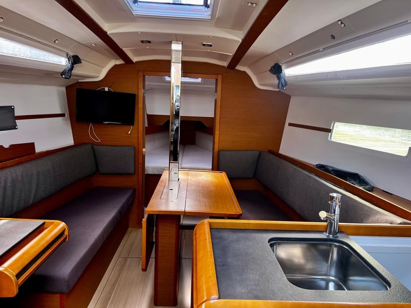 Vigo Velero Cabina 2  6  literas 6  invitados 9.98 m Número de anuncio: #27162 2