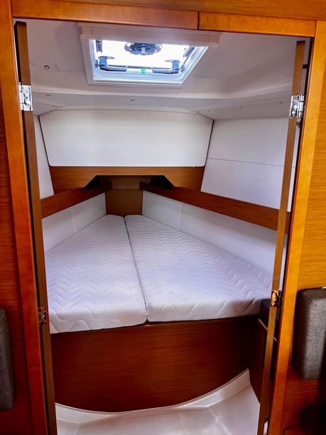 Vigo Velero Cabina 2  6  literas 6  invitados 9.98 m Número de anuncio: #27162 5