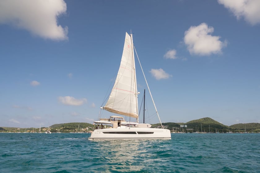 Martinique Catamaran Cabine 5  7  slaapplaatsen 7  gasten 15.54 m Lijstnummer: #27164 3