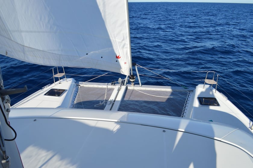 Saint-Martin - Philipsburg Catamaran Cabine 4  Couchettes 8  Invités 8  12.79 m Numéro de l'annonce: #27169 5