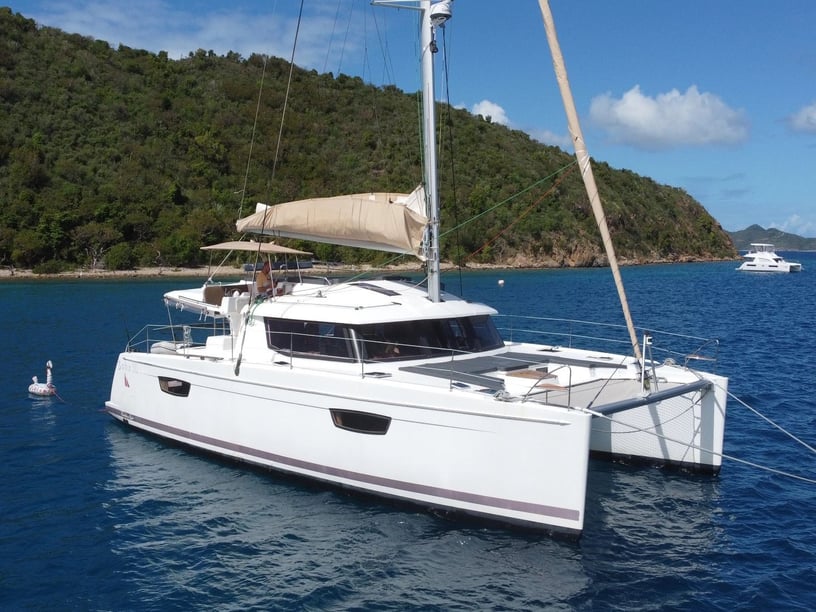 St. George's Katamaran 6 Kabine 8 Liegeplätze 10 Gäste 14.98 m Nummer des Inserats: #27175