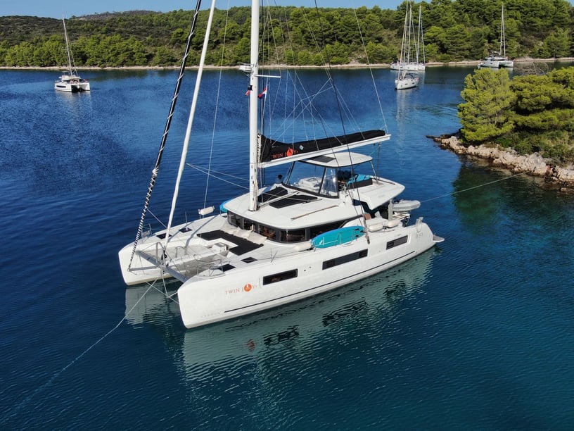 Trogir Katamaran 6 Kabine 11 Liegeplätze 11 Gäste 15.35 m Nummer des Inserats: #27184