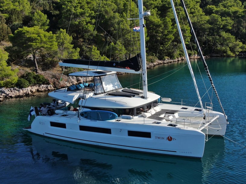 Trogir Catamaran Cabine 6  Couchettes 11  Invités 11  15.35 m Numéro de l'annonce: #27184