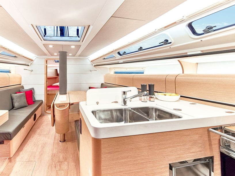 Punat Zeilboot Cabine 3  7  slaapplaatsen 7  gasten 12.07 m Lijstnummer: #27198 2