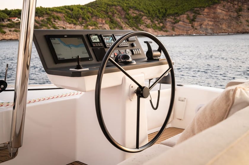 Golfo Aranci Catamarán Cabina 5  10  literas 10  invitados 17.65 m Número de anuncio: #27218 5