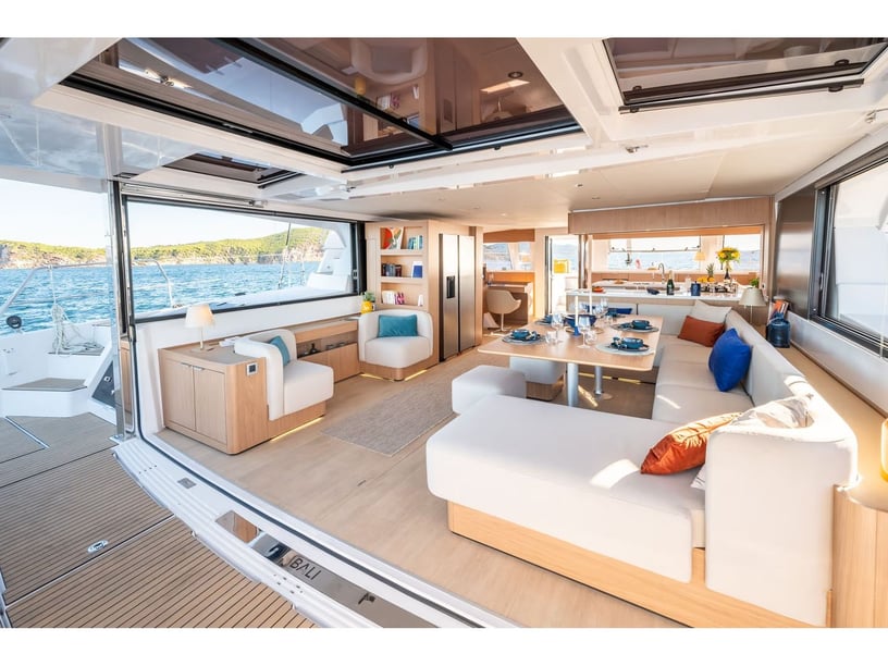 Golfo Aranci Catamarán Cabina 5  10  literas 10  invitados 17.65 m Número de anuncio: #27218 2