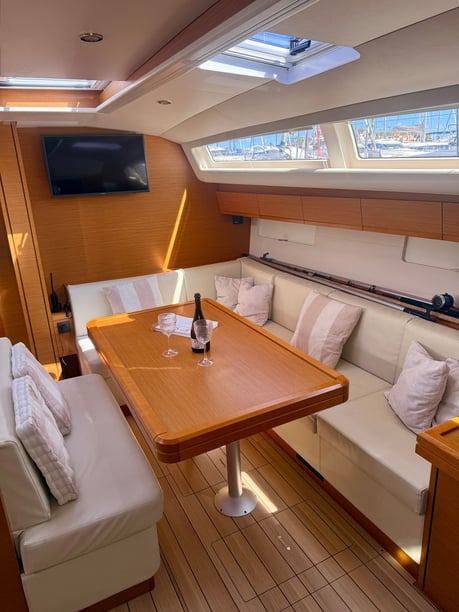Denia Zeilboot Cabine 3  6  slaapplaatsen 6  gasten 15.75 m Lijstnummer: #27227 5