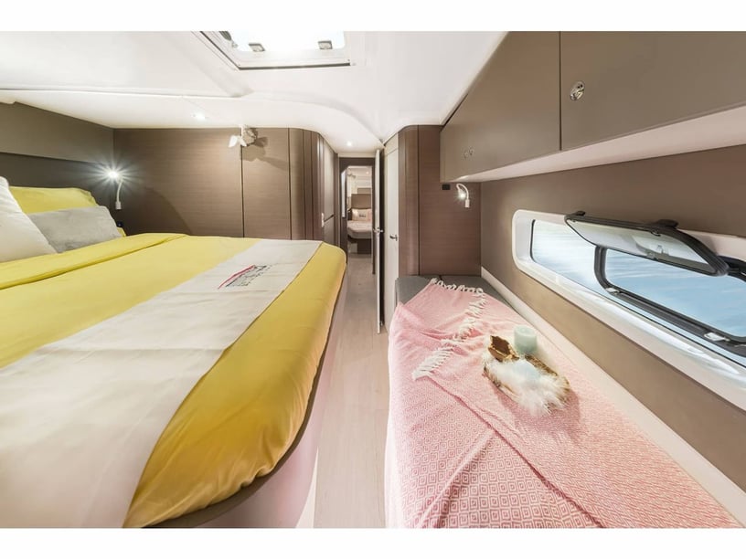 Olbia Catamaran Cabine 4  12  slaapplaatsen 14  gasten 12.31 m Lijstnummer: #27234 2