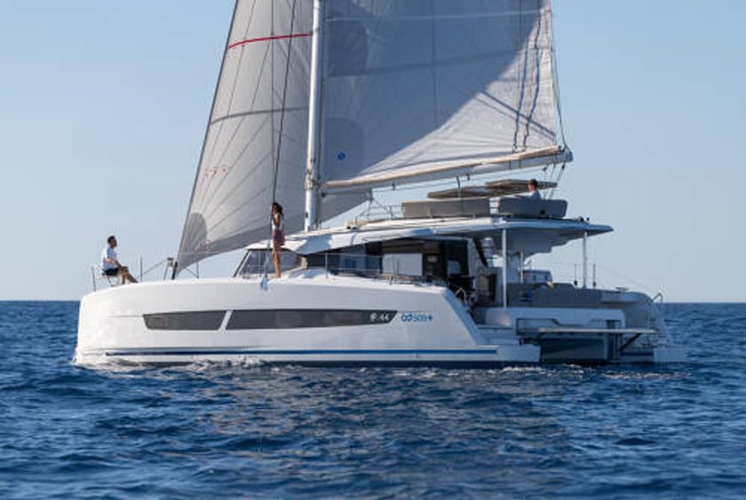 Paros Catamarán Cabina 4  8  literas 10  invitados 13.26 m Número de anuncio: #27235 3