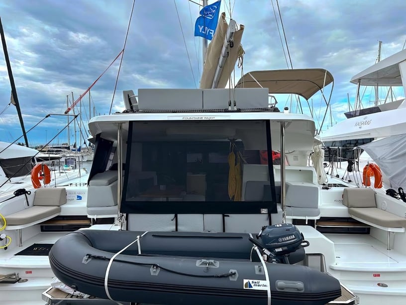 Paros Catamaran Cabine 4  8  slaapplaatsen 10  gasten 13.26 m Lijstnummer: #27235
