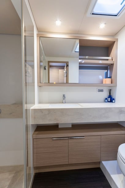 Spalato Catamarano cabina 7  cuccette 12  12  ospiti 18.38 m Numero dell'inserzione: #27237 5