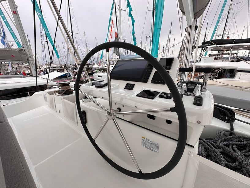 Split Catamaran Cabine 7  Couchettes 13  Invités 13  15.6 m Numéro de l'annonce: #27238 5