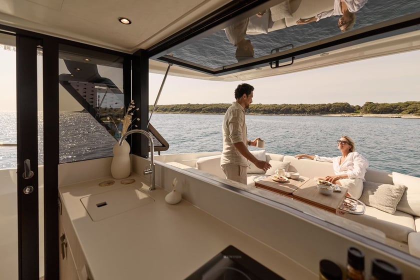 Kaštel Gomilica Sürat Teknesi 2 kabin Konaklama 6 kişi Seyir 6 kişi 13.07 m İlan No: #27242 3