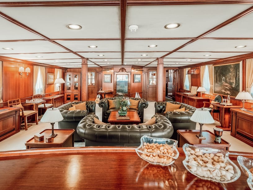 Gesplitst Motorjacht Cabine 6  12  slaapplaatsen 12  gasten 54 m Lijstnummer: #27245 2