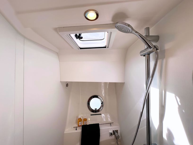 Split Sürat Teknesi 3 kabin Konaklama 7 kişi Seyir 12 kişi 13.43 m İlan No: #27257 3