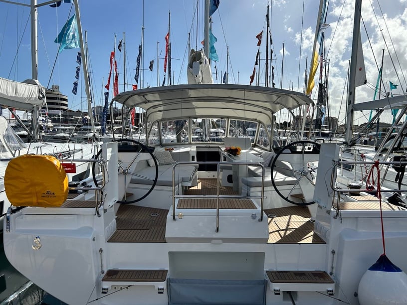 Split Sailboat 5 cabin 12 berths 12 guests 16.28 m Listing Number: #27259 5