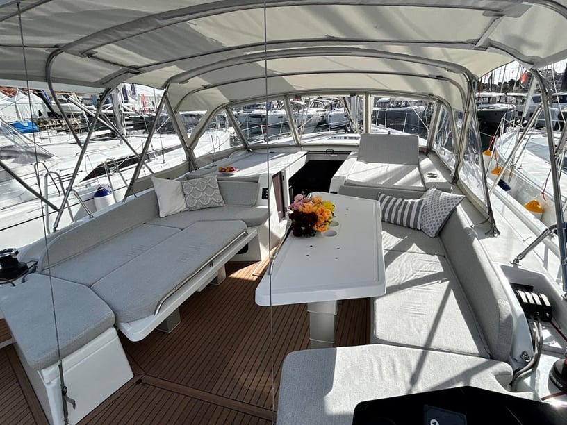 Split Sailboat 5 cabin 12 berths 12 guests 16.28 m Listing Number: #27259