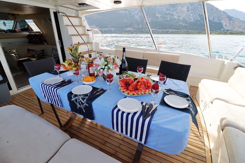 Antalya Yacht à moteur Cabine 2  Couchettes 4  Invités 24  19 m Numéro de l'annonce: #27263 5