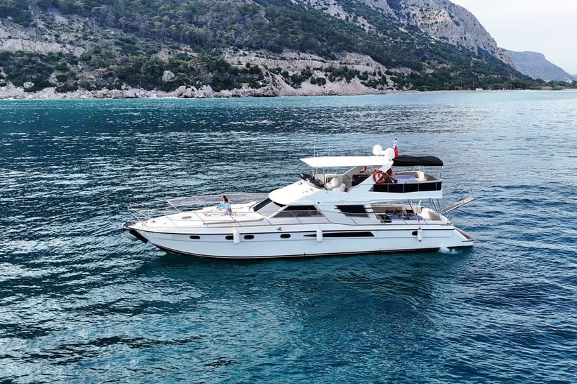 Antalya Motoryat  Konaklama 4 kişi Seyir 24 kişi 19 m İlan No: #27263 2