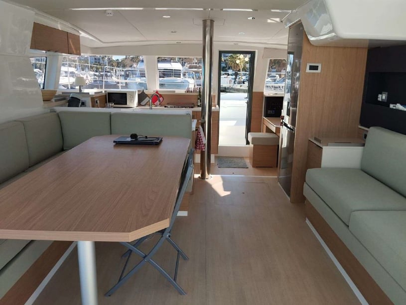 Grimaud Catamaran Cabine 4  Couchettes 10  Invités 10  12.85 m Numéro de l'annonce: #27265 2