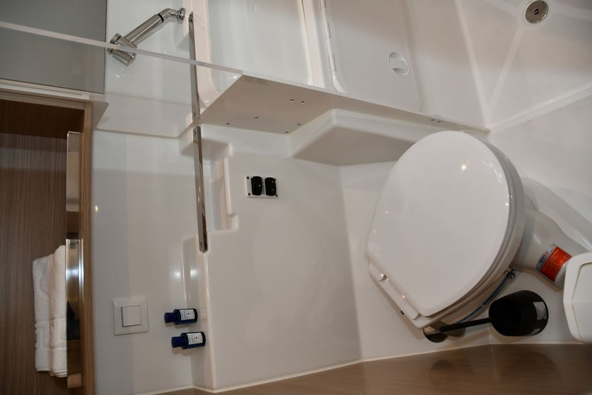 Dubrovnik Catamaran Cabine 4  Couchettes 8  Invités 8  13.85 m Numéro de l'annonce: #27266 5