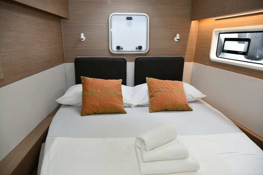 Dubrovnik Catamaran Cabine 4  Couchettes 8  Invités 8  13.85 m Numéro de l'annonce: #27266 4