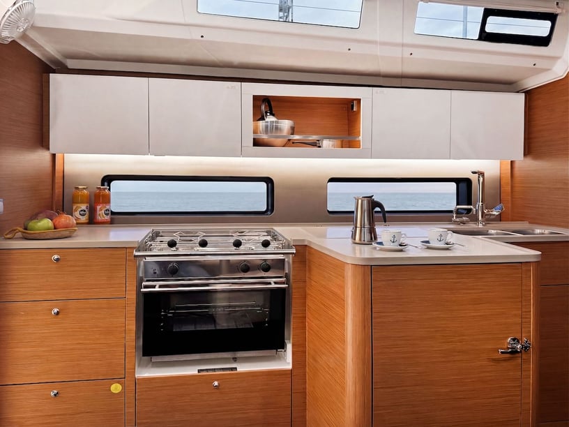 Castellammare di Stabia Sailboat 4 cabin 10 berths 10 guests 12.75 m Listing Number: #27269 3