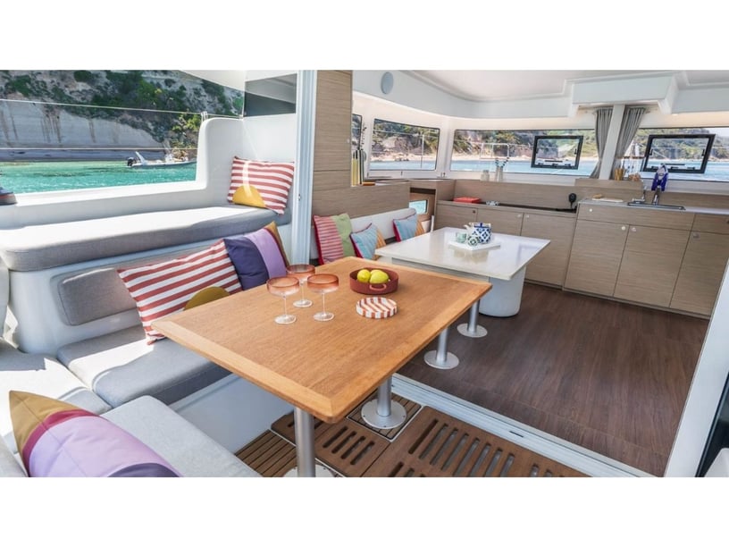 Furnari Catamaran Cabine 4  8  slaapplaatsen 10  gasten 13.12 m Lijstnummer: #27304 2