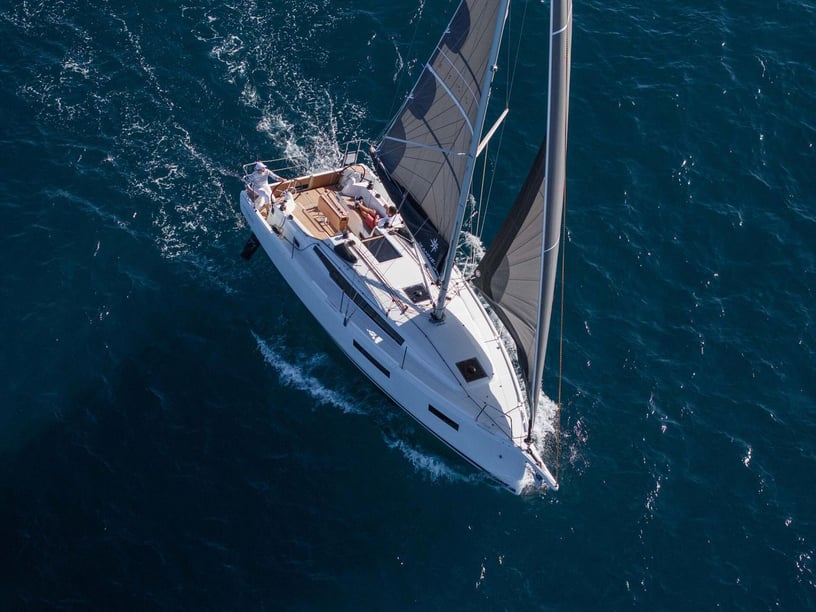 Salerne Voilier Cabine 3  Couchettes 6  Invités 6  10.94 m Numéro de l'annonce: #27305