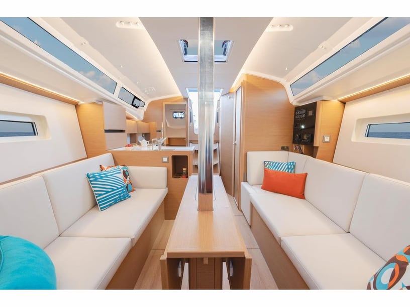 Salerne Voilier Cabine 3  Couchettes 6  Invités 6  10.94 m Numéro de l'annonce: #27305 2