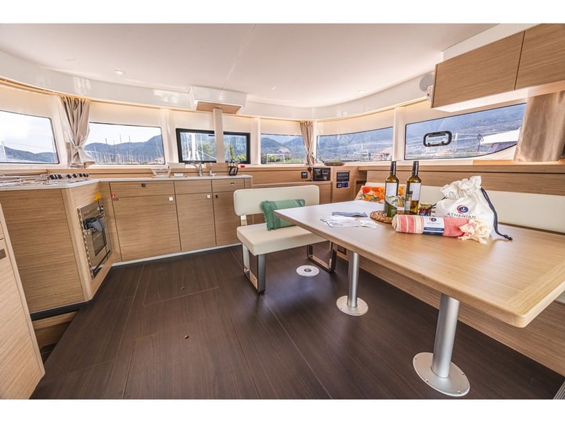 Nydri Catamaran Cabine 4  12  slaapplaatsen 12  gasten 13.85 m Lijstnummer: #27314 2