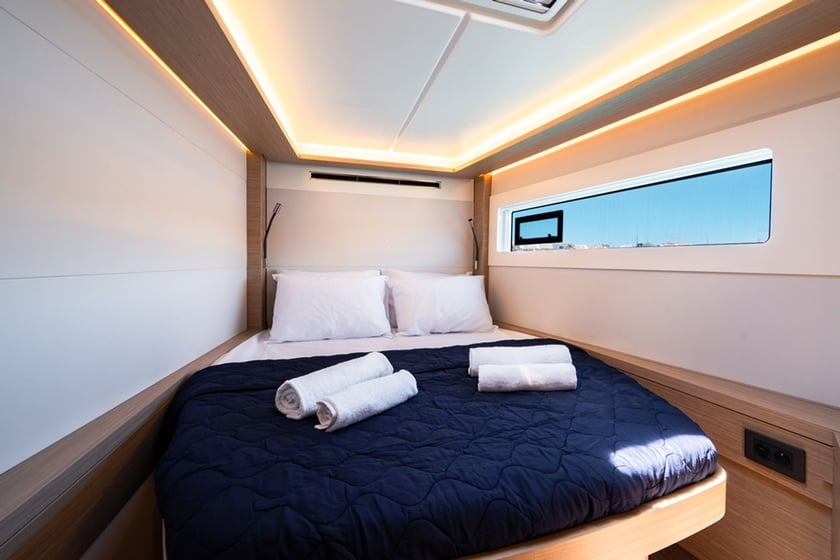 Nydri Catamaran Cabine 4  12  slaapplaatsen 12  gasten 13.85 m Lijstnummer: #27314 5