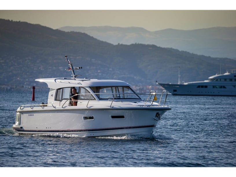 Split Sürat Teknesi 2 kabin Konaklama 6 kişi Seyir 6 kişi 10.07 m İlan No: #27323