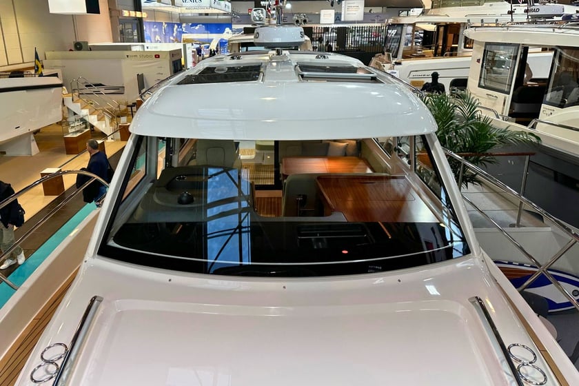 Split Sürat Teknesi 2 kabin Konaklama 6 kişi Seyir 6 kişi 10.07 m İlan No: #27323 3