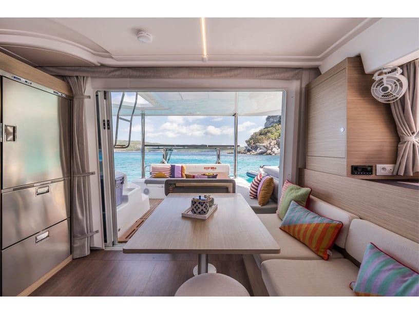 Split Catamarán Cabina 6  12  literas 12  invitados 13.12 m Número de anuncio: #27325 2