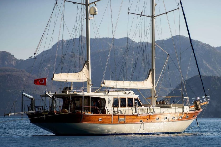 Marmaris Gulet 4 kabin Konaklama 8 kişi Seyir 8 kişi 28.5 m İlan No: #27334 3