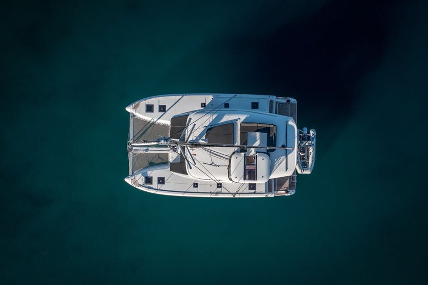 Seget Donji Catamaran Cabine 5  11  slaapplaatsen 12  gasten 13.85 m Lijstnummer: #27341 2