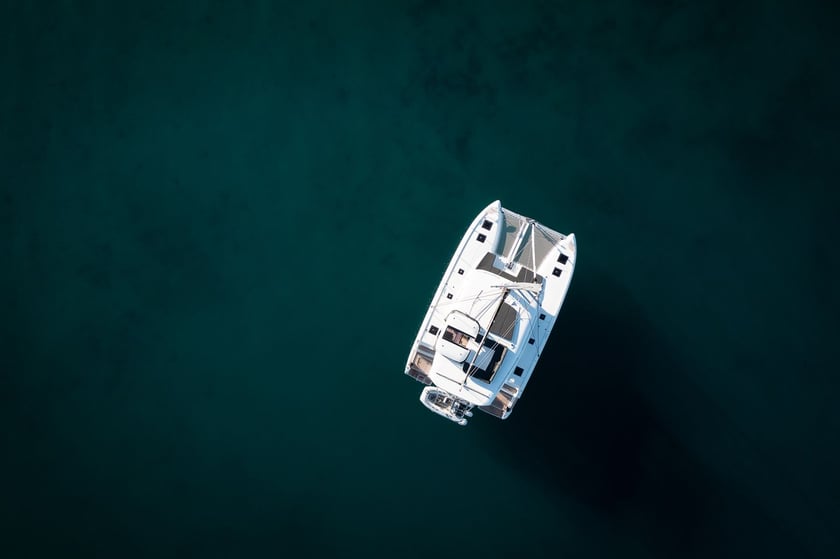 Seget Donji Catamaran Cabine 5  11  slaapplaatsen 12  gasten 13.85 m Lijstnummer: #27341