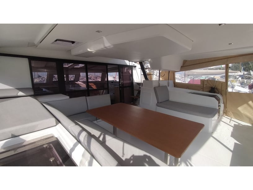 Castellammare di Stabia Catamaran Cabine 5  11  slaapplaatsen 11  gasten 15.54 m Lijstnummer: #27342 2