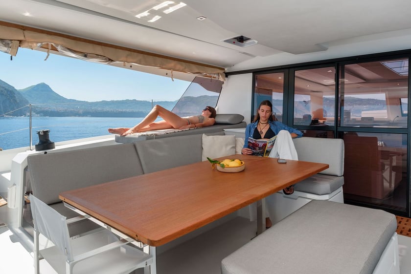 Castellammare di Stabia Catamaran Cabine 5  Couchettes 11  Invités 11  15.54 m Numéro de l'annonce: #27342 5