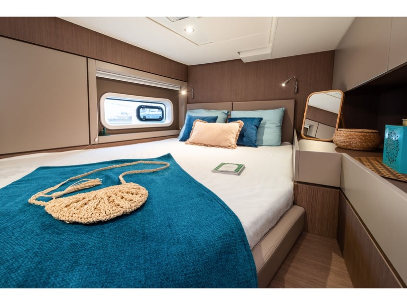 Olbia Catamaran Cabine 4  8  slaapplaatsen 12  gasten 14.28 m Lijstnummer: #27350 2